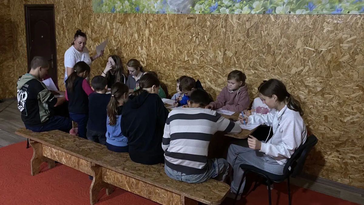 Летят над миром журавли…. 22 октября в Благодатненском и Новодмитровском сельских клубах прошли мероприятия, посвящённые Дню белых журавлей — праздник поэзии и светлой памяти павших защитников Отечества