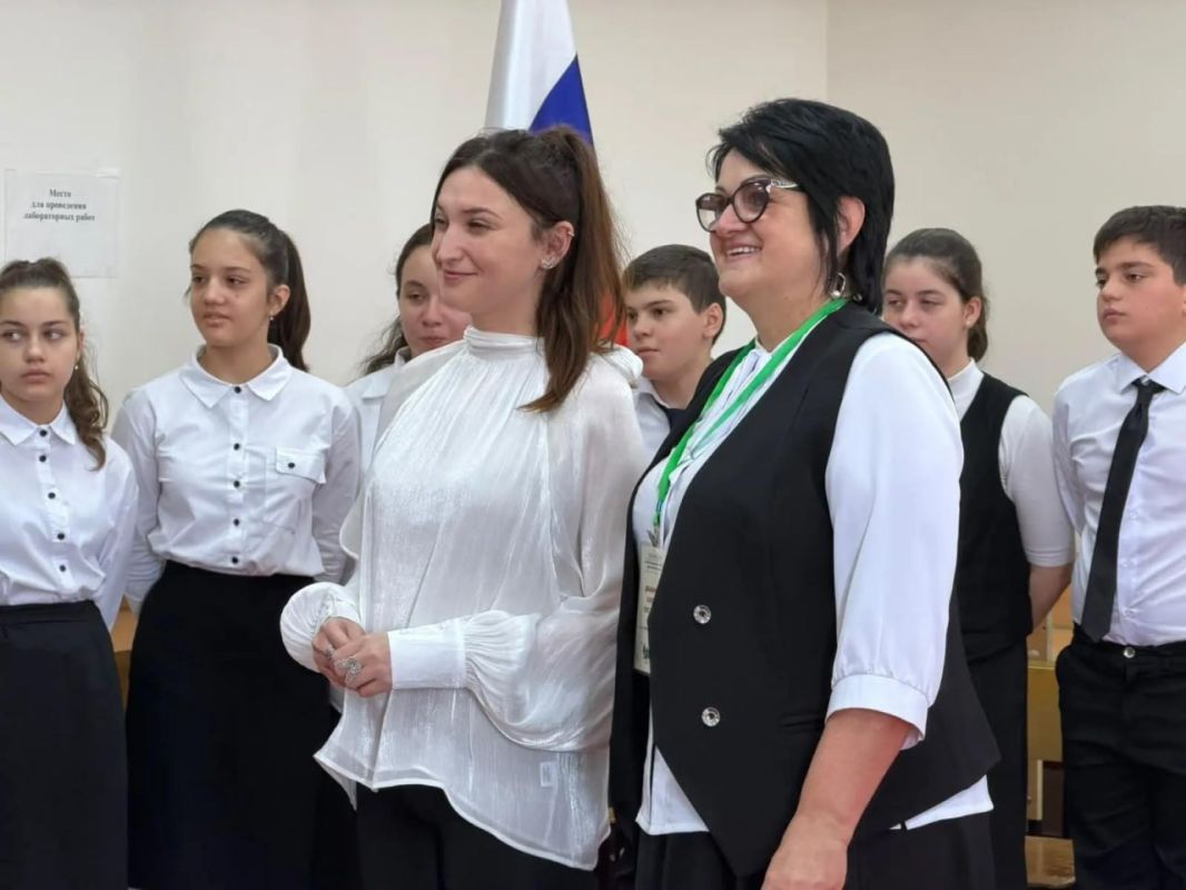 Адыгея и Херсонская область объединили школьников ко Дню народного единства Адыгея и Херсонская область объединили школьников ко Дню народного единства