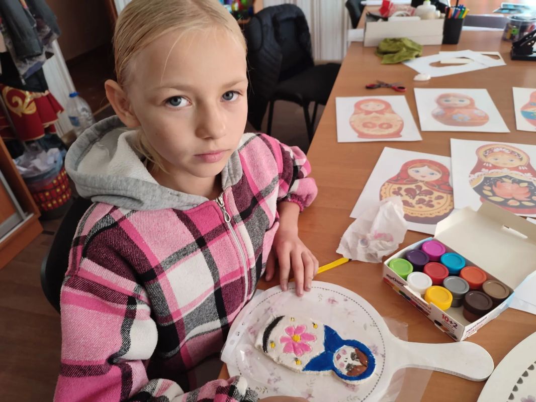 Ко Дню русской матрёшки в сельском Доме культуры села Долинское прошло мероприятие для детей Участники клубного формирования «Креатив», объединяющего любителей декоративно-прикладного творчества, узнали много интересного об... Ко Дню русской матрёшки в сельском Доме культуры села Долинское прошло мероприятие для детей Участники клубного формирования «Креатив», объединяющего любителей декоративно-прикладного творчества, узнали много интересного об...