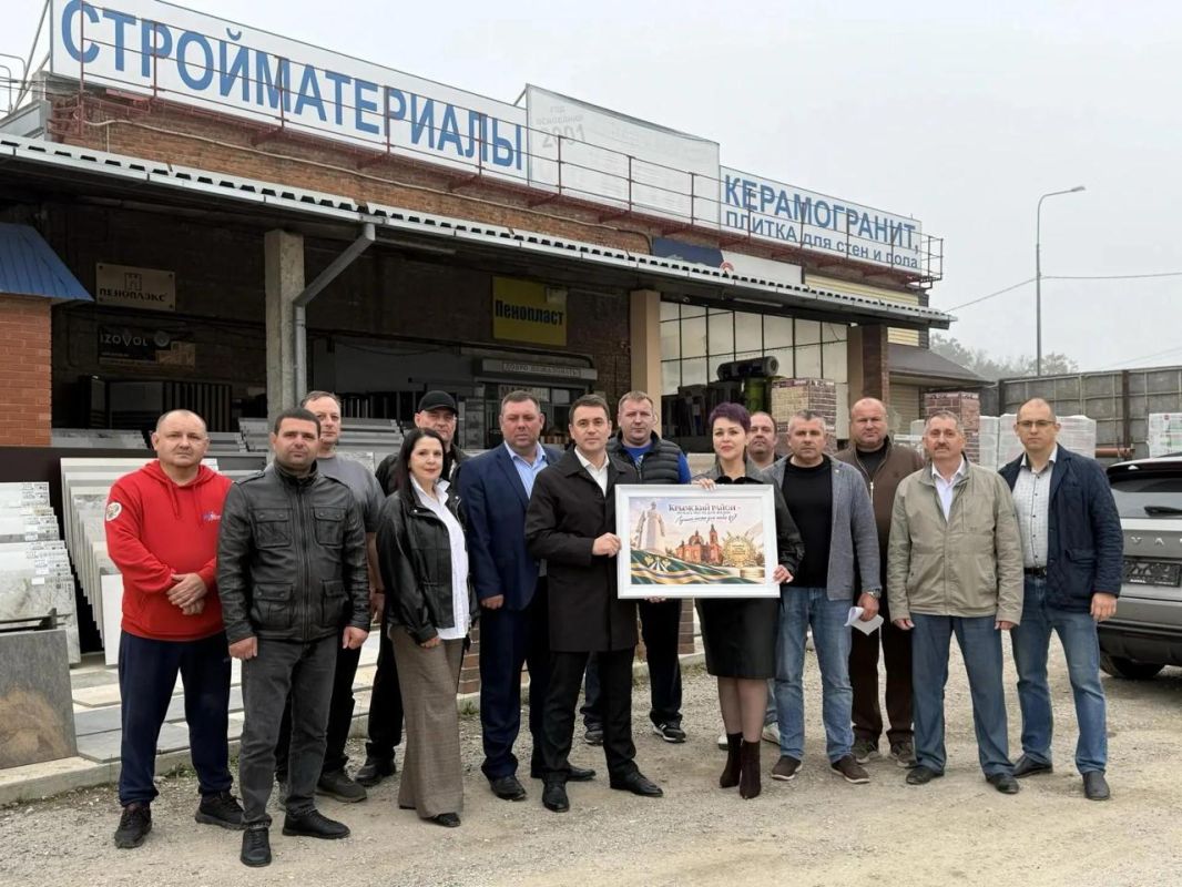 Крымский район Краснодарского края передал материалы для ремонта памятника погибшим в Великой Отечественной войне в Геническе