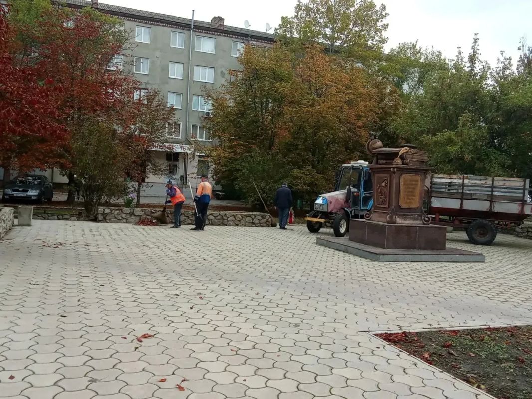 Владимир Оганесов: Чистота и порядок: коммунальщики продолжают благоустройство округа Владимир Оганесов: Чистота и порядок: коммунальщики продолжают благоустройство округа