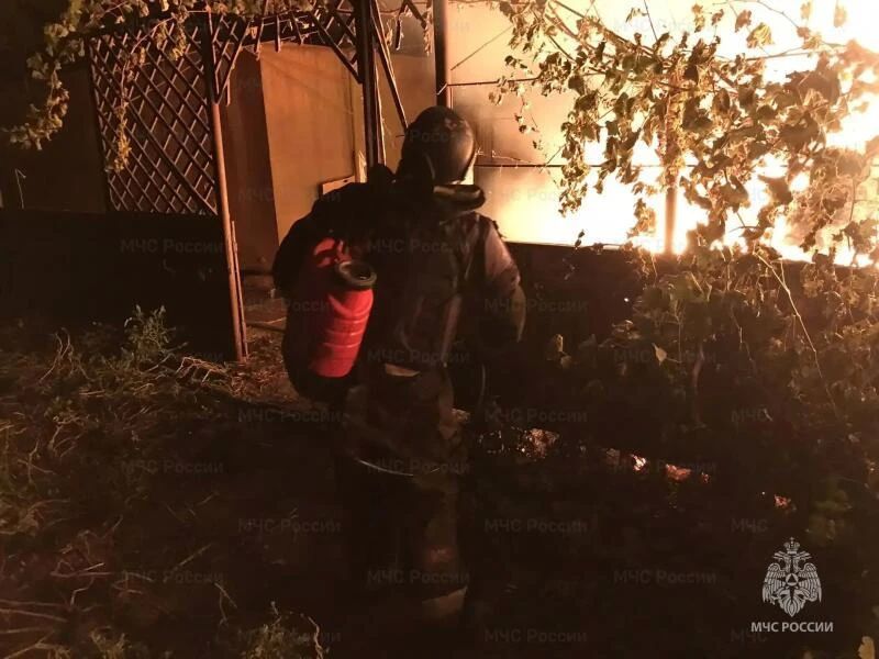 В Геническе ночью произошел пожар в частном жилом доме