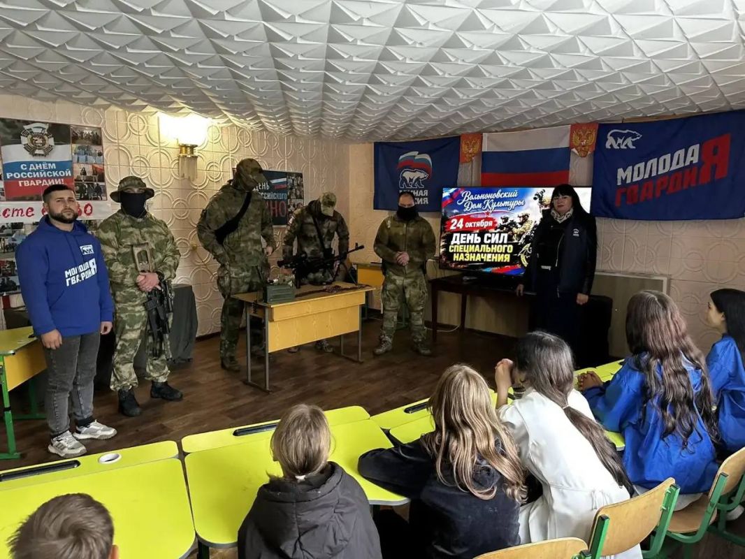 Участники СВО встретились с молодёжью в Вольновском Доме культуры