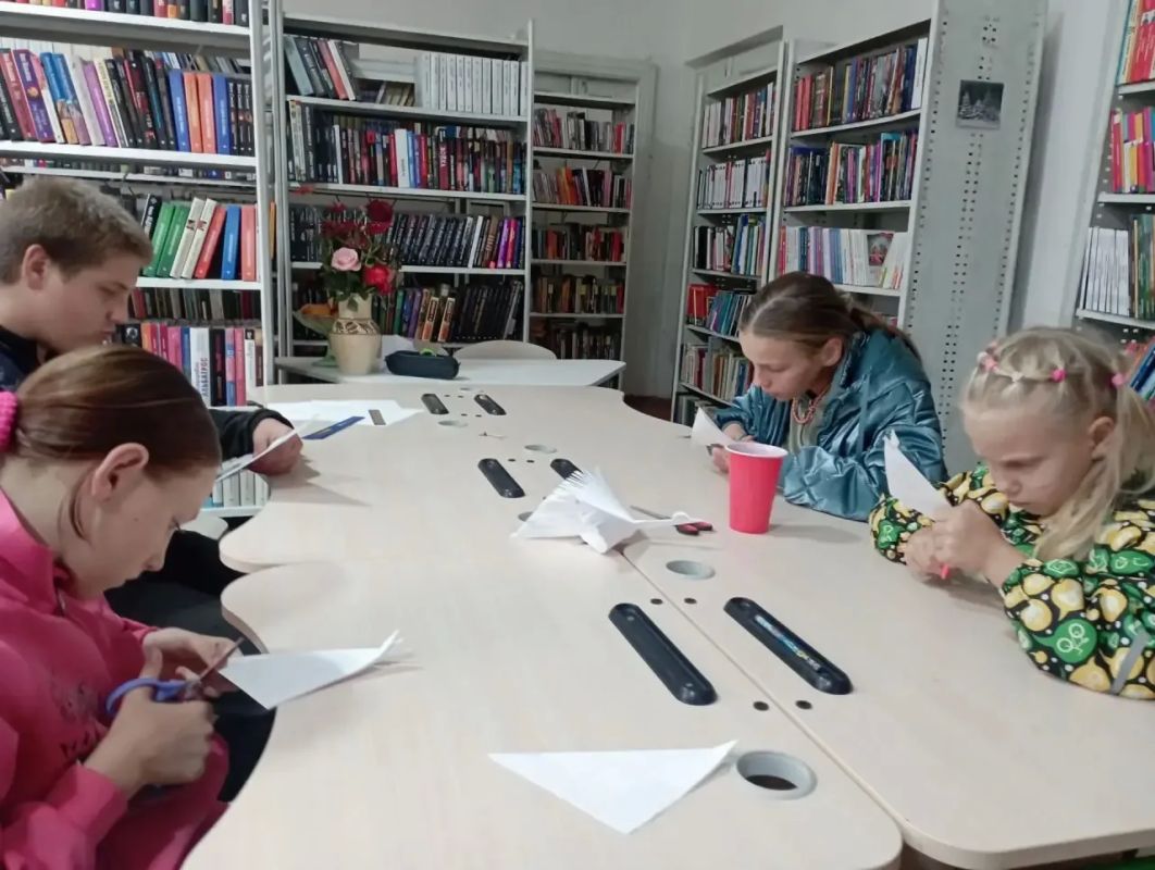 В Сергеевской сельской библиотеке прошёл трогательный и глубокий урок памяти «День белых журавлей» В Сергеевской сельской библиотеке прошёл трогательный и глубокий урок памяти «День белых журавлей»
