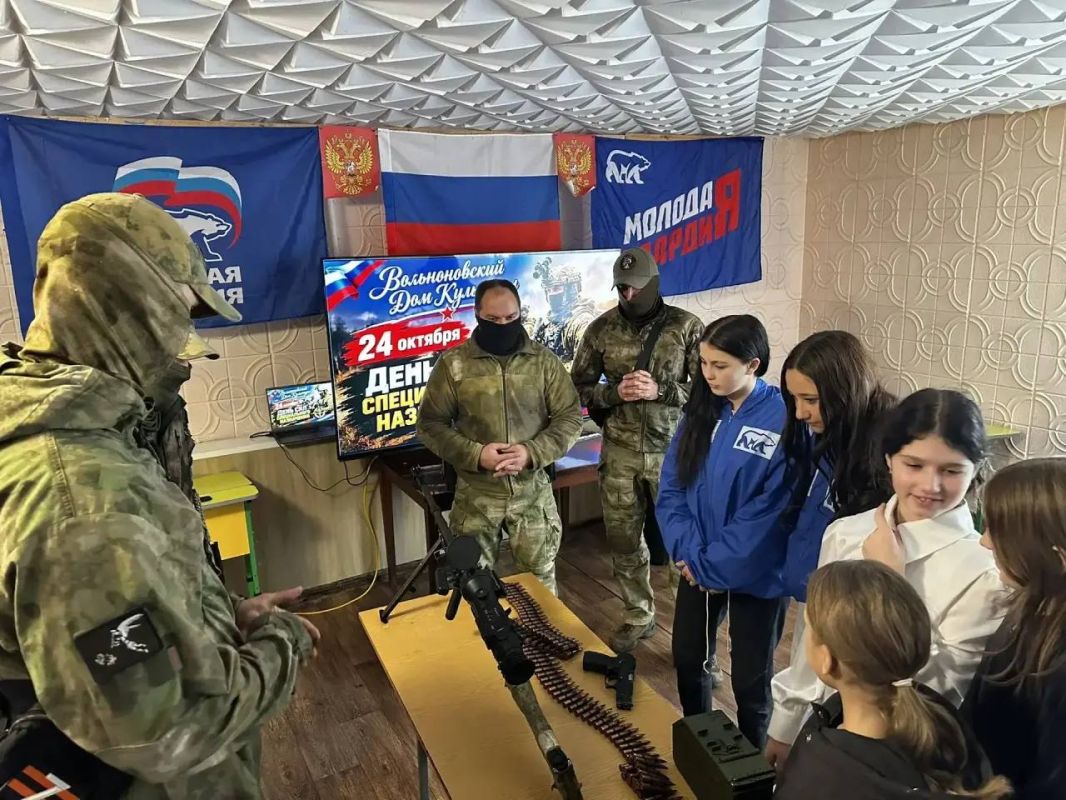 Участники СВО встретились с молодёжью в Вольновском Доме культуры Участники СВО встретились с молодёжью в Вольновском Доме культуры