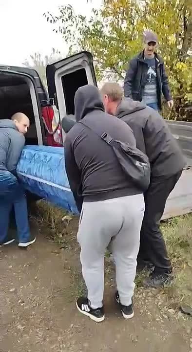Водителя похоронного микроавтобуса мобилизовали, когда он вёз гроб с покойником на кладбище в Херсонской области, — местные паблики