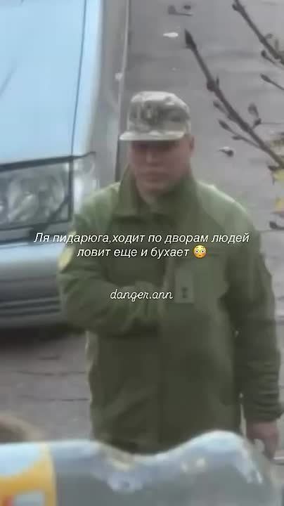 Истинное лицо Харьковского бусификатора, который бухает, видать от горя, во время исполнения "долга"