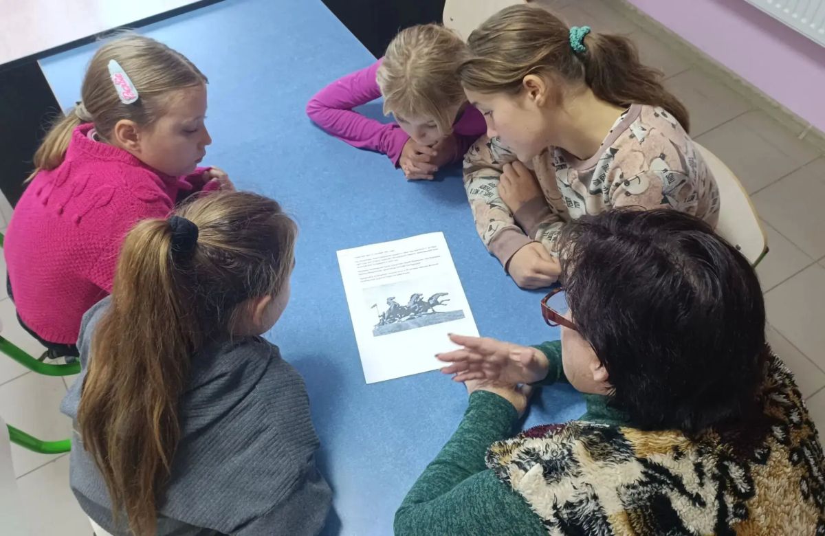 В Богдановском сельском клубе прошёл исторический экскурс «Легендарная тачанка», приуроченный к 59-летию со дня установки памятника В Богдановском сельском клубе прошёл исторический экскурс «Легендарная тачанка», приуроченный к 59-летию со дня установки памятника