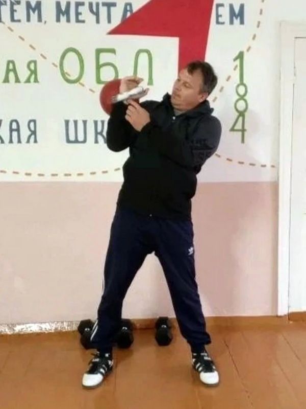 Мастер спорта Ярослав Сорока провел урок силы для школьников Новотроицкого округа Мастер спорта Ярослав Сорока провел урок силы для школьников Новотроицкого округа