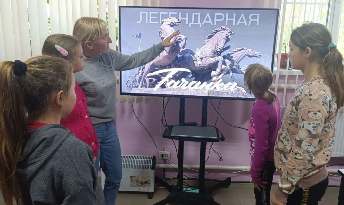 В Богдановском сельском клубе прошёл исторический экскурс «Легендарная тачанка», приуроченный к 59-летию со дня установки памятника В Богдановском сельском клубе прошёл исторический экскурс «Легендарная тачанка», приуроченный к 59-летию со дня установки памятника