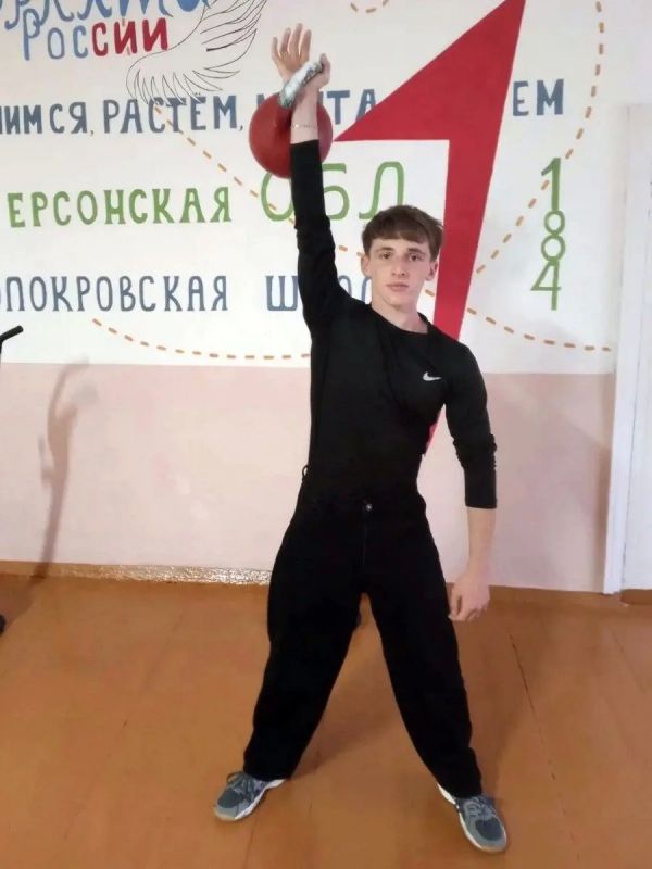 Мастер спорта Ярослав Сорока провел урок силы для школьников Новотроицкого округа Мастер спорта Ярослав Сорока провел урок силы для школьников Новотроицкого округа