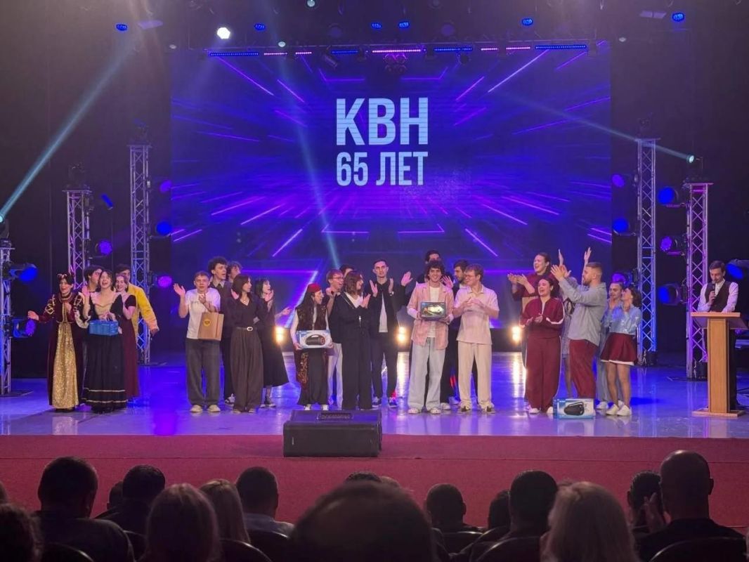 Команда КВН «Рука в синице» из Скадовска вышла в финал 30-го юбилейного сезона Крымской официальной лиги КВН Команда КВН «Рука в синице» из Скадовска вышла в финал 30-го юбилейного сезона Крымской официальной лиги КВН