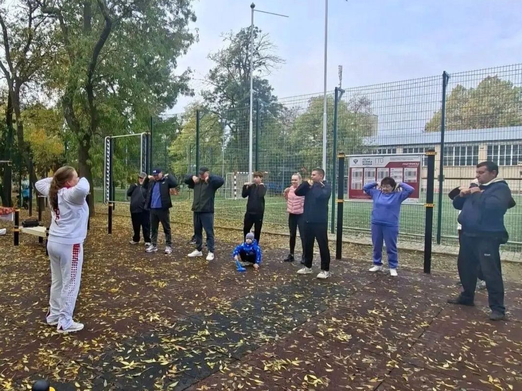 В Скадовске на площадке муниципального округа прошла зарядка «Вместе для здоровья» В Скадовске на площадке муниципального округа прошла зарядка «Вместе для здоровья»