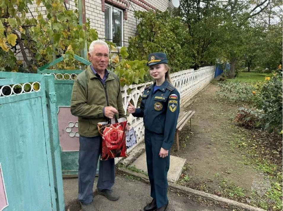 Пока мы помним — мы живём. Есть в календаре особенные даты, которые напоминают нам о самом важном — о тех, кто подарил нам жизнь, научил первым словам и до сих пор хранит тепло семейного очага Пока мы помним — мы живём. Есть в календаре особенные даты, которые напоминают нам о самом важном — о тех, кто подарил нам жизнь, научил первым словам и до сих пор хранит тепло семейного очага