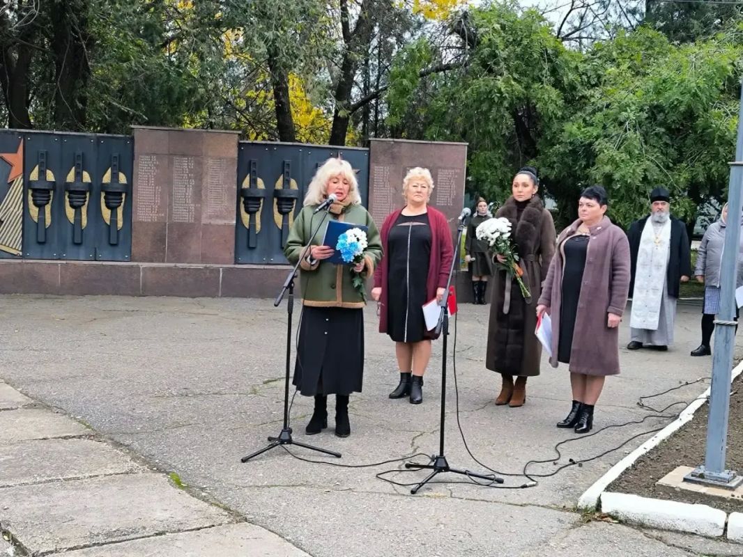 Над памятью время не властно Над памятью время не властно