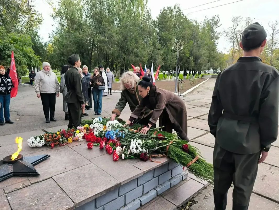 Над памятью время не властно Над памятью время не властно