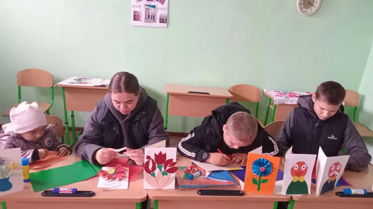 «Я бабушке и дедушке открытку подарю» — под таким названием ко Дню бабушек и дедушек в России в Дудчинском сельском Доме культуры состоялась творческая лаборатория по изготовлению открыток «Я бабушке и дедушке открытку подарю» — под таким названием ко Дню бабушек и дедушек в России в Дудчинском сельском Доме культуры состоялась творческая лаборатория по изготовлению открыток