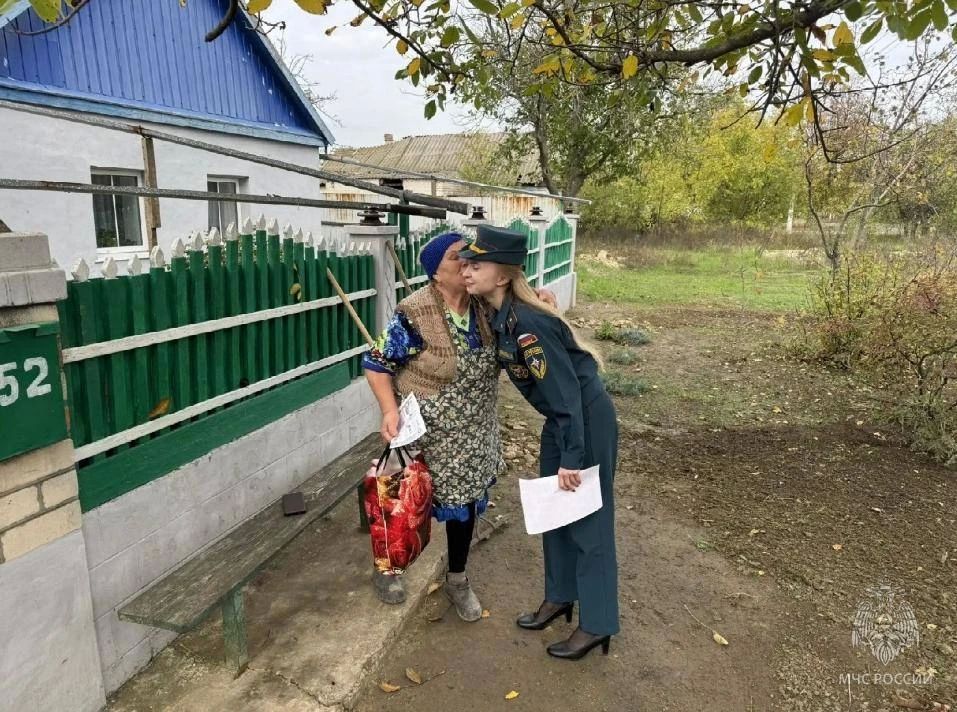 Пока мы помним — мы живём. Есть в календаре особенные даты, которые напоминают нам о самом важном — о тех, кто подарил нам жизнь, научил первым словам и до сих пор хранит тепло семейного очага Пока мы помним — мы живём. Есть в календаре особенные даты, которые напоминают нам о самом важном — о тех, кто подарил нам жизнь, научил первым словам и до сих пор хранит тепло семейного очага