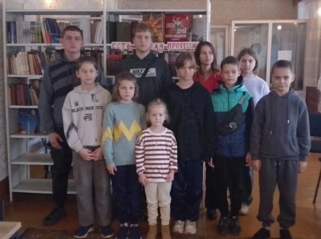 «Есть такая профессия — Родину защищать»: в Лазурненской библиотеке прошла встреча с участником СВО «Есть такая профессия — Родину защищать»: в Лазурненской библиотеке прошла встреча с участником СВО