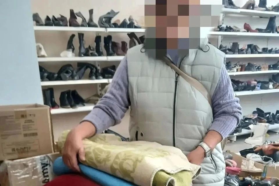 В Новой Каховке пострадавшей от атак ВСУ семье передали гумпомощь