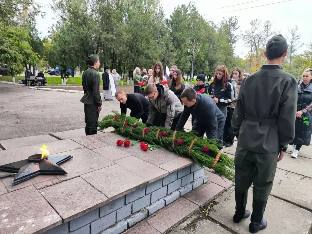 Над памятью время не властно Над памятью время не властно