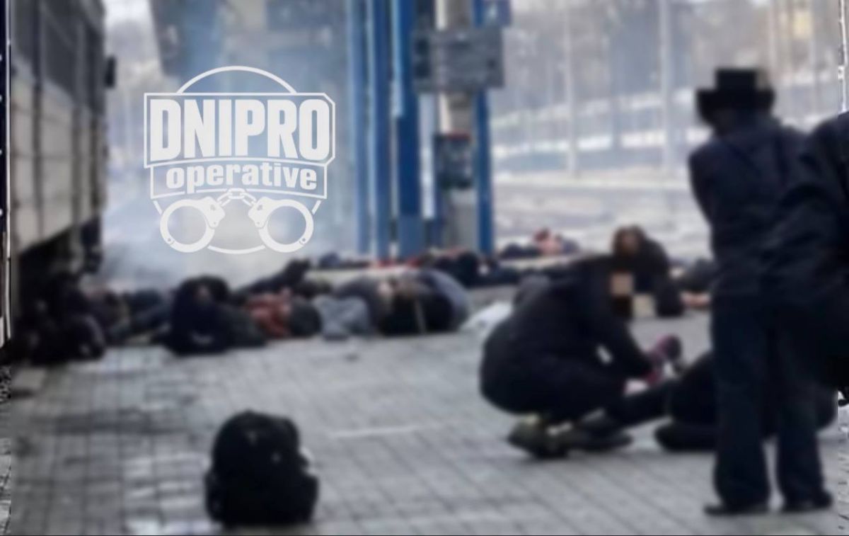 В Днепре был прилет реактивного БПЛА по железнодорожному вокзалу В Днепре был прилет реактивного БПЛА по железнодорожному вокзалу