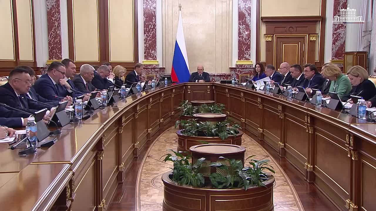 Глава Минстроя России Ирек Файзуллин на заседании Правительства РФ выступил с докладом о ходе подготовки предприятий ЖКХ и субъектов электроэнергетики к прохождению осенне-зимнего периода (ОЗП) 2026-2027 годов