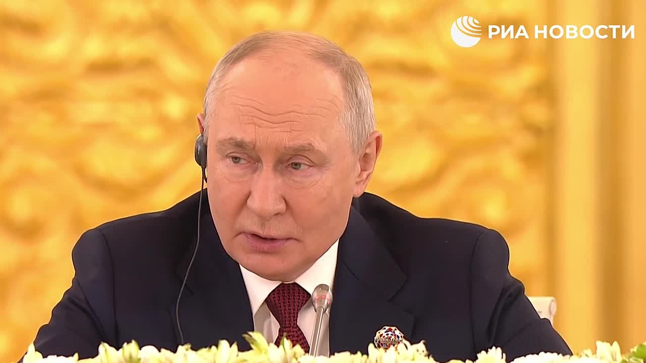 ВСУ заминировали подходы к Алешкам, создавая практически гуманитарную катастрофу, рассказал Путин на пленарном заседании саммита Россия-Африка