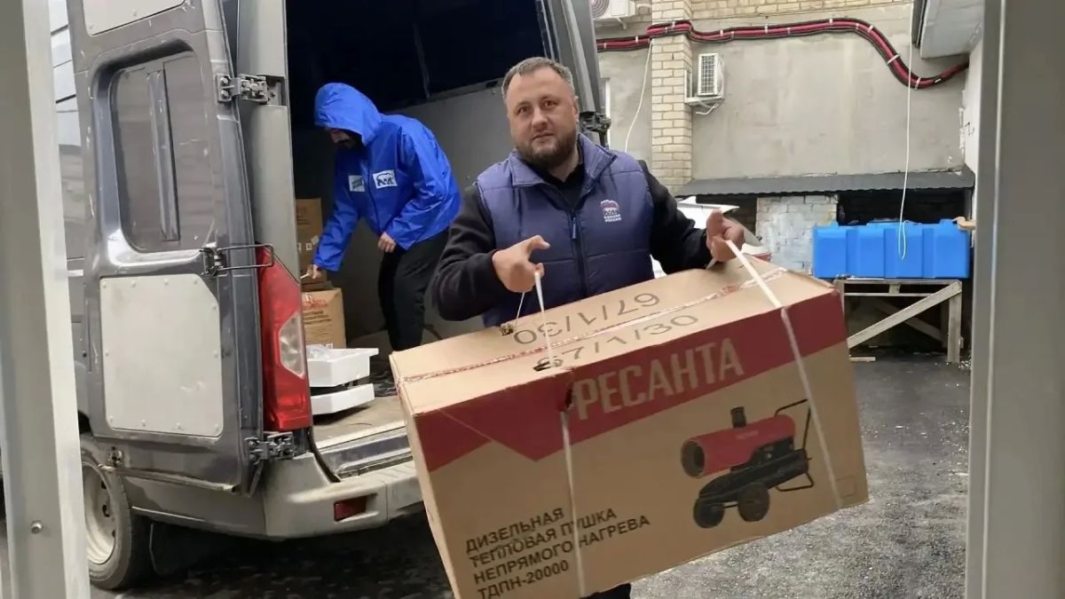 Пока ВСУ минируют дороги, Россия везёт в Алешки тепло и заботу Пока ВСУ минируют дороги, Россия везёт в Алешки тепло и заботу