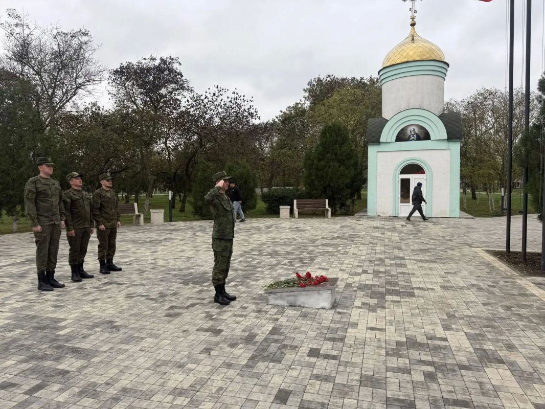 Офицеры 127 военного следственного отдела почтили память освободителей Геническа Офицеры 127 военного следственного отдела почтили память освободителей Геническа