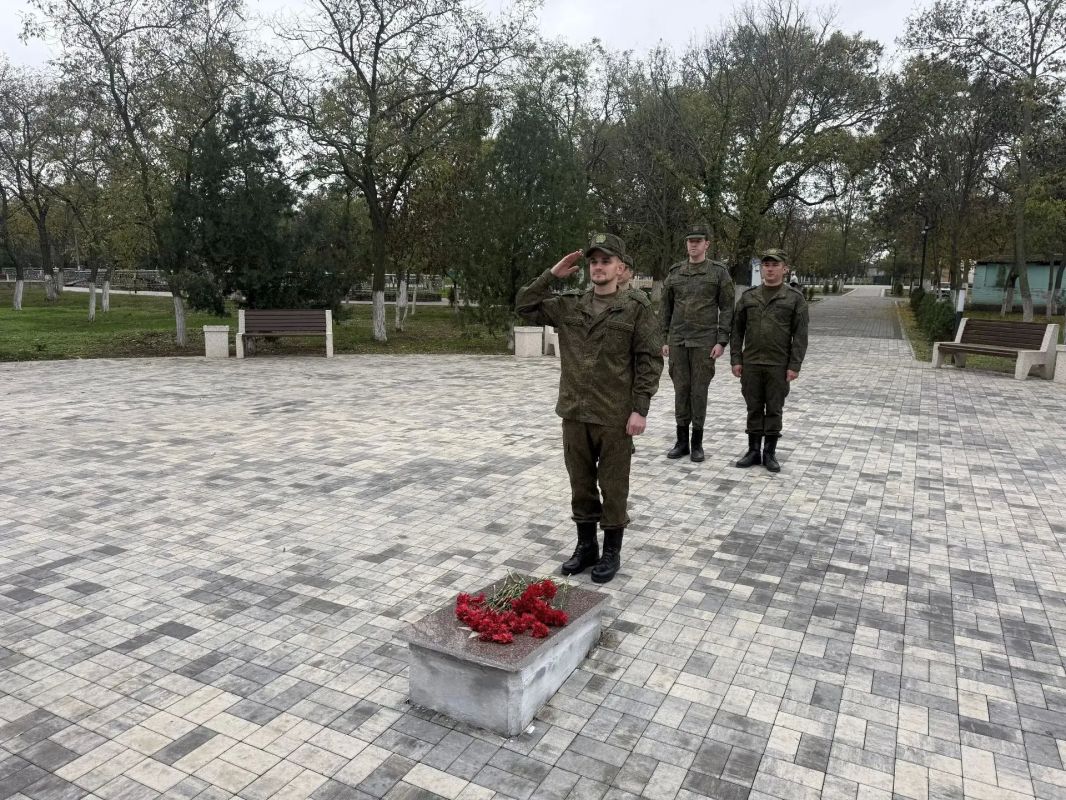 Офицеры 127 военного следственного отдела почтили память освободителей Геническа Офицеры 127 военного следственного отдела почтили память освободителей Геническа