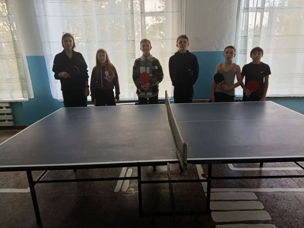 Рубановской школе передали теннисный стол в рамках поддержки образовательных учреждений Великолепетихского муниципального округа Рубановской школе передали теннисный стол в рамках поддержки образовательных учреждений Великолепетихского муниципального округа