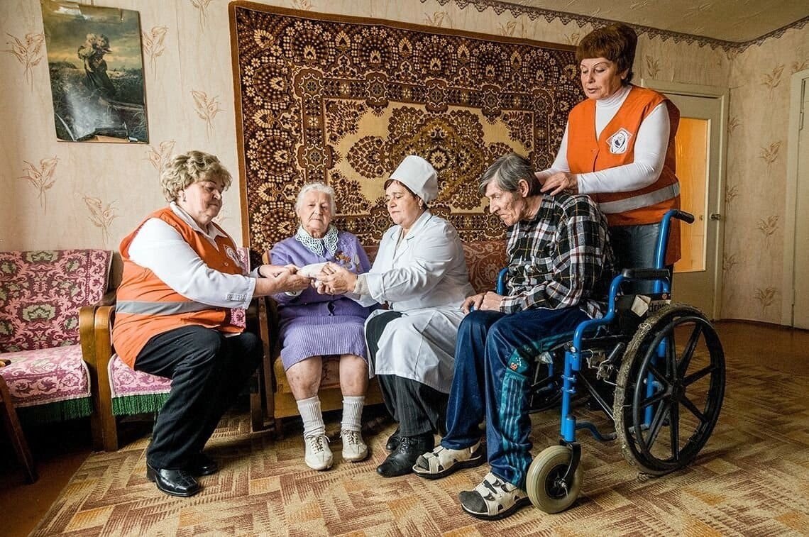 Социальная поддержка жителей Алешкинского округа продолжается