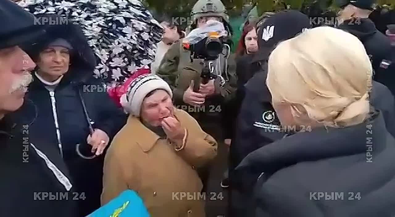 В Алешки доставили гуманитарную помощь и сейчас передают продукты и необходимые вещи