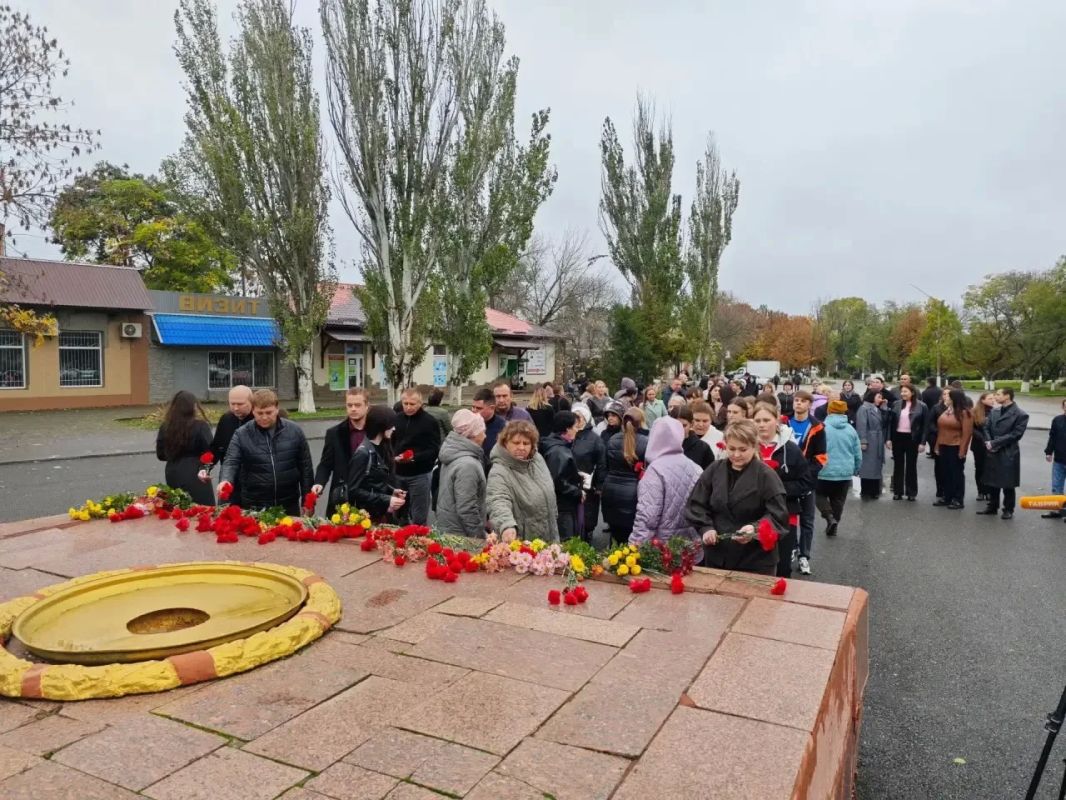 В Новотроицком почтили память освободителей поселка В Новотроицком почтили память освободителей поселка