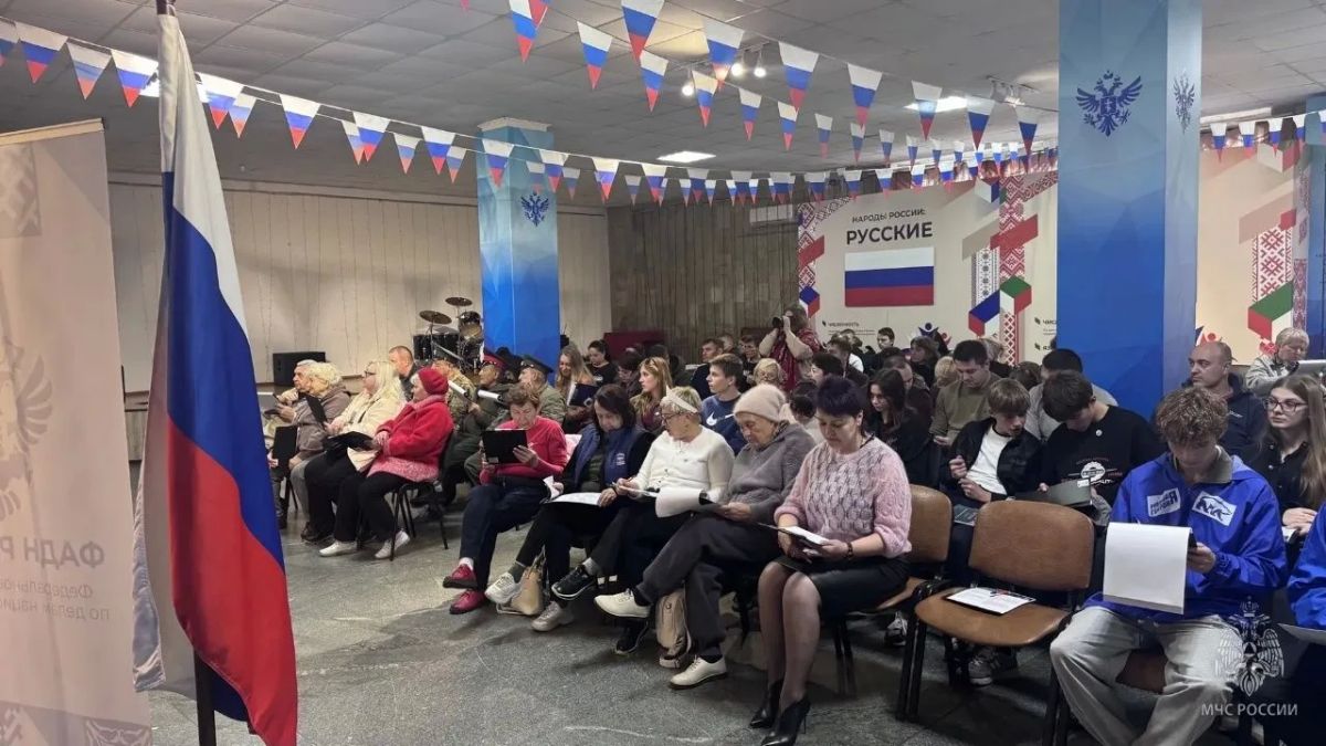 Сотрудники МЧС России приняли участие в «Большом этнографическом диктанте» Сотрудники МЧС России приняли участие в «Большом этнографическом диктанте»