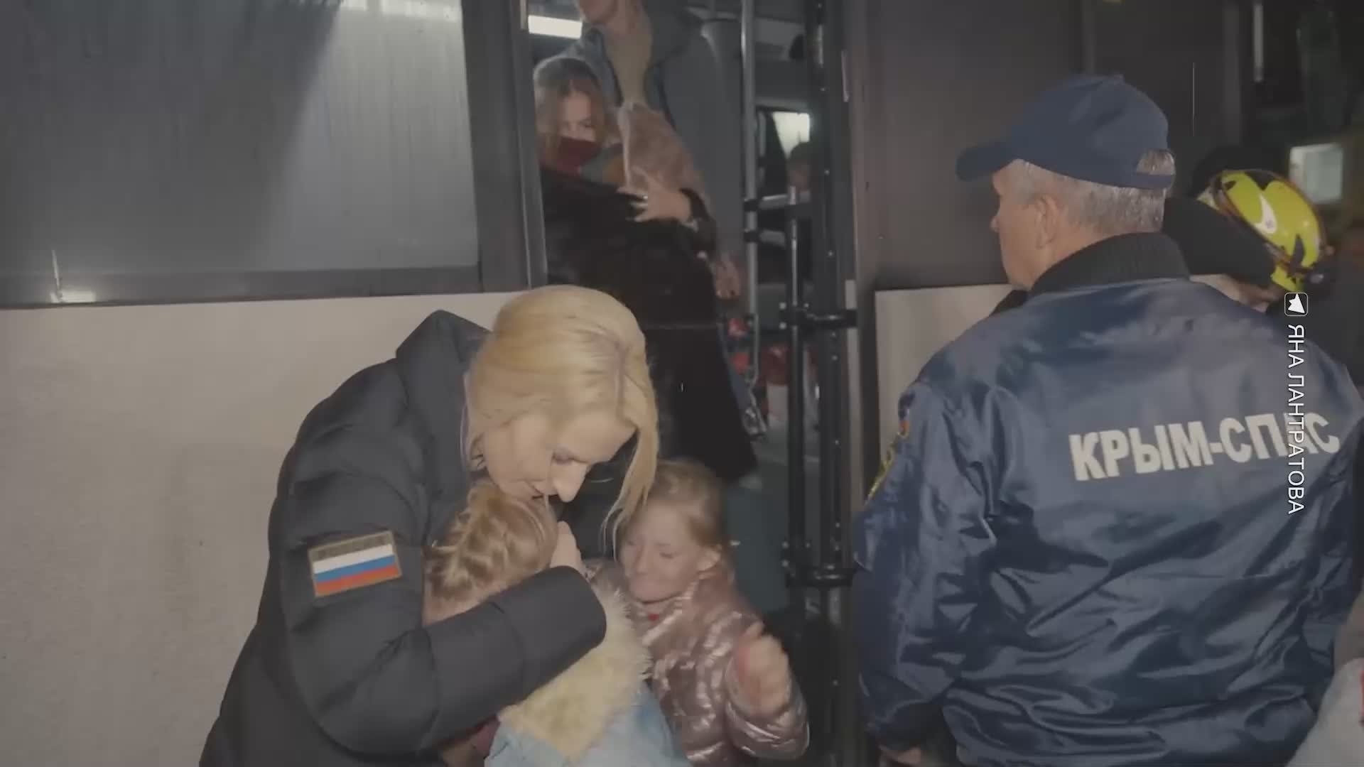 Людей, выехавших из Алешек, приняли в пункте временного размещения в Симферополе