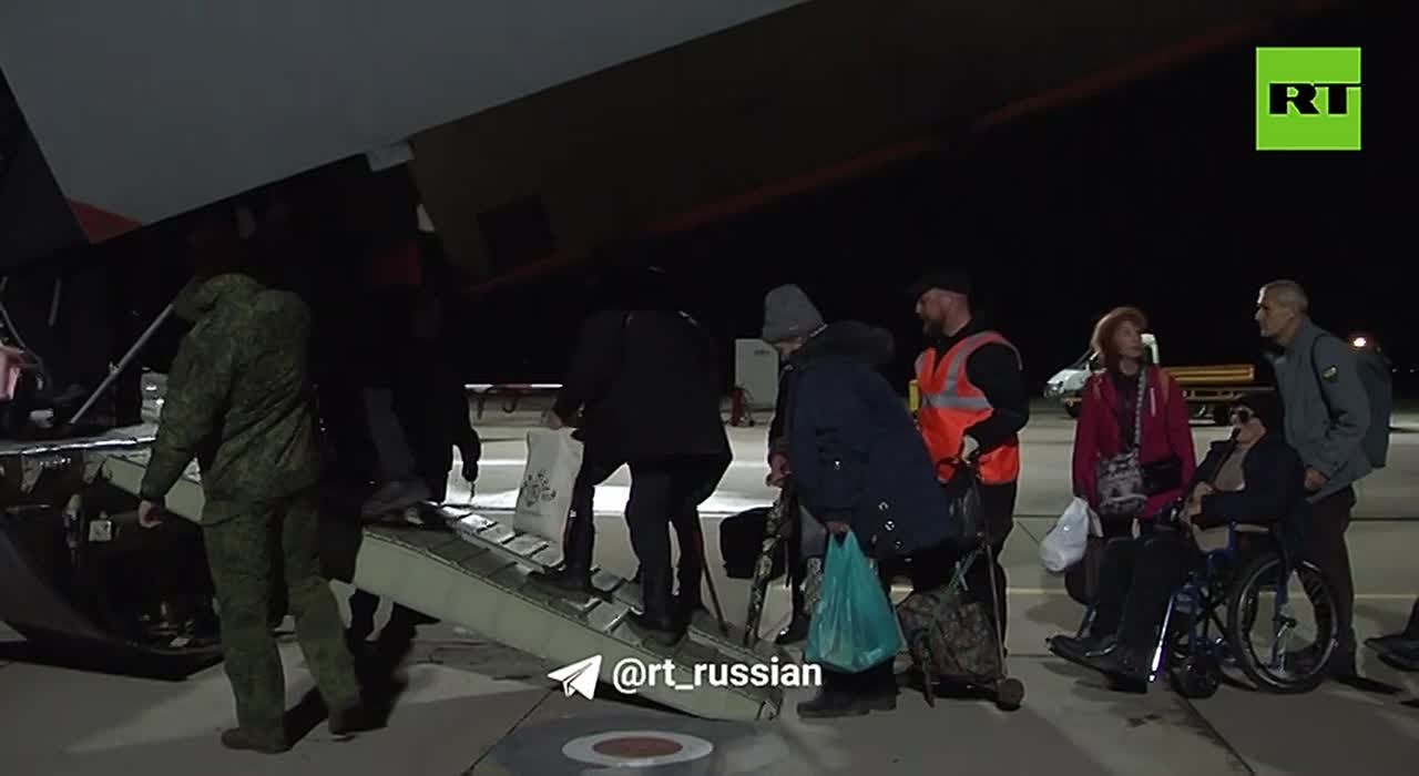 Из аэропорта Анапы вылетели жители Алешек, которые при эвакуации во время гуманитарной миссии захотели уехать на Украину